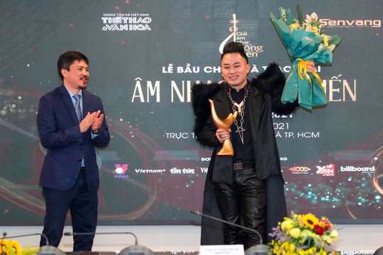 Dế Choắt, Rap Việt giành giải Cống hiến, Tùng Dương lập kỷ lục 13 lần nhận cúp - Ảnh 1.