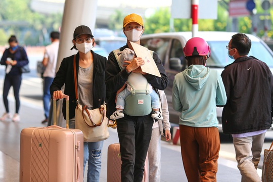 Cận cảnh sân bay Tân Sơn Nhất ngày 20 tháng Chạp - Ảnh 11.