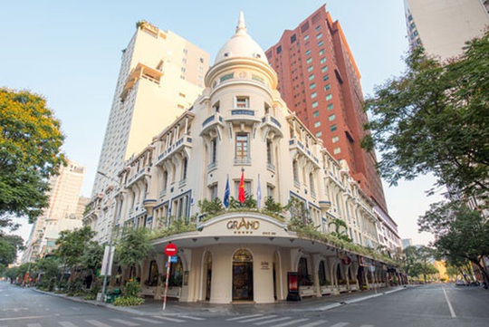 Mùng 1 Tết, hàng loạt khách sạn 5 sao ở Hà Nội, TP HCM giảm giá “khủng” hơn 80% - Ảnh 1.