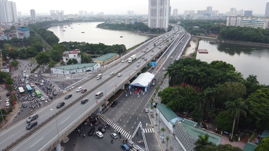 Toàn cảnh những công trình gỡ ùn tắc giao thông cho Hà Nội thời gian qua - Ảnh 2.