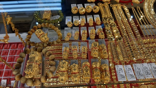 Trước ngày Thần Tài, trâu vàng 9999 tràn ngập thị trường - Ảnh 9.