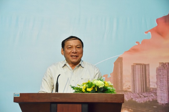 Thứ trưởng Bộ VHTTDL Nguyễn Văn Hùng (xóa micro)