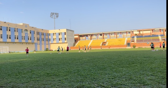 Sân Thành Long chờ thay da đổi thịt sau khi bàn giao cho Sài Gòn FC - Ảnh 6.