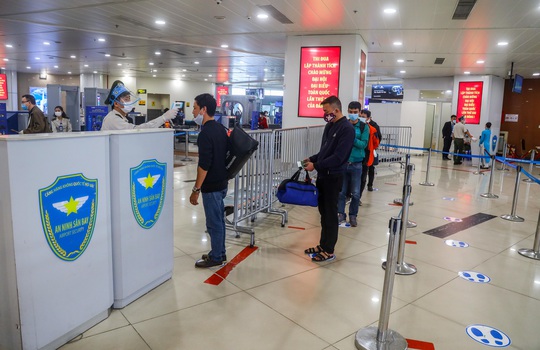 Cao điểm Tết Tân Sửu 2021, sân bay Nội Bài vẫn vắng hoe - Ảnh 8.