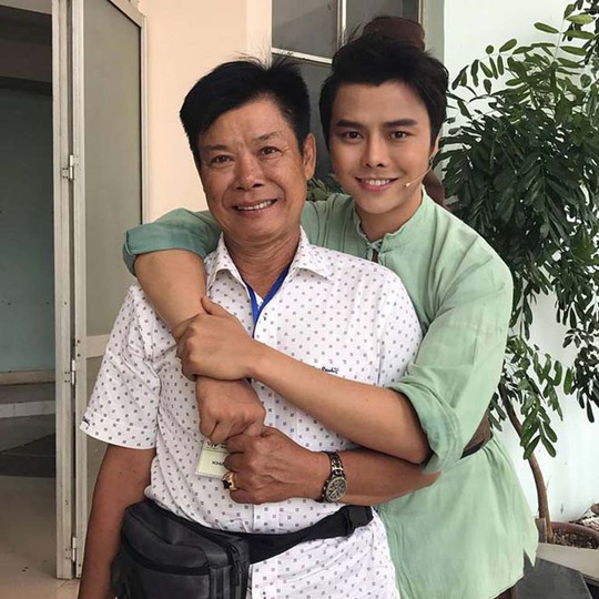 Mai Vàng Võ Minh Lâm lần đầu song ca cổ cùng cha và mẹ - Ảnh 2.