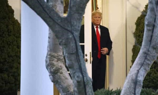 Ông Trump chỉ trích tới tấp Tòa án Tối cao Mỹ - Ảnh 1.