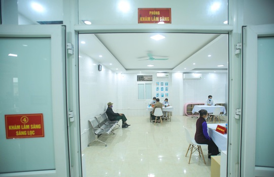 CLIP: Nhiều người tình nguyện đăng ký tiêm thử nghiệm vắc-xin Covid-19 ở độ tuổi 60 - 70 - Ảnh 14.