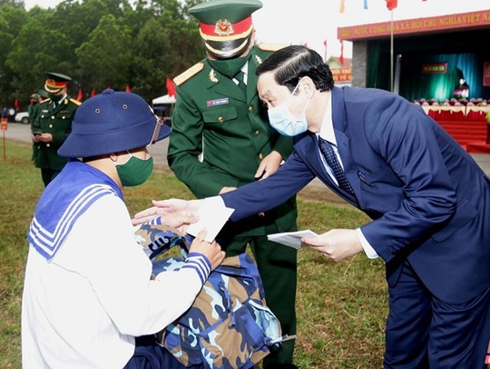 Bí thư, Chủ tịch Thanh Hóa tiễn gần 4 ngàn tân binh nhập ngũ - Ảnh 4.