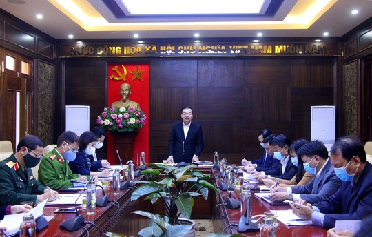 Chủ tịch Hà Nội Chu Ngọc Anh yêu cầu tăng cường xử lý vi phạm không đeo khẩu trang - Ảnh 1.