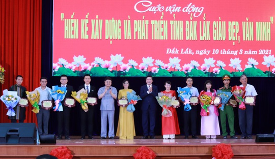 Trao thưởng cho người dân hiến kế xây dựng tỉnh Đắk Lắk - Ảnh 4.