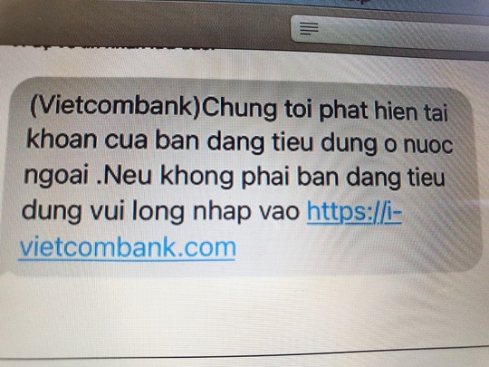 Khách hàng của Vietcombank, Techcombank cũng bị tin nhắn lừa đảo - Ảnh 1.