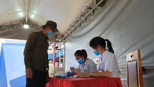 Lật tẩy thuật ẩn thân của nhóm tài xế làm chuyện mờ ám ở cảng Cát Lái - Ảnh 8.