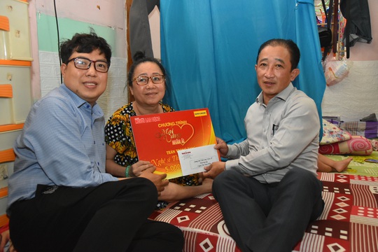 Chương trình Mai Vàng nhân ái thăm NSƯT Linh Phước và nghệ sĩ Thái Thanh Hằng - Ảnh 5.