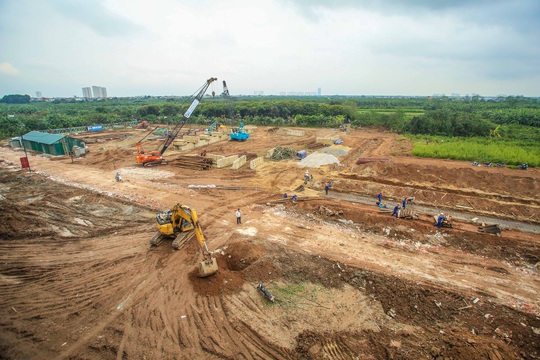 CLIP: Hàng trăm công nhân hối hả xây cầu Vĩnh Tuy 2 mức đầu tư 2.538 tỉ đồng - Ảnh 8.