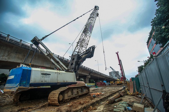 CLIP: Hàng trăm công nhân hối hả xây cầu Vĩnh Tuy 2 mức đầu tư 2.538 tỉ đồng - Ảnh 15.