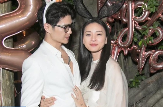 Các người đẹp showbiz đang dần công khai tình yêu - Ảnh 1.