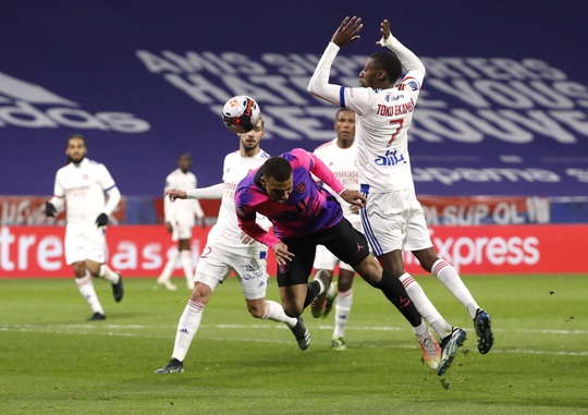 Mbappe lập cú đúp, PSG đả bại kình địch, chiếm ngôi đầu Ligue 1 - Ảnh 3.