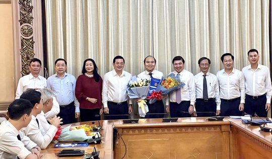 Chủ tịch UBND TP HCM trao quyết định điều động, bổ nhiệm 3 nhân sự lãnh đạo - Ảnh 3.