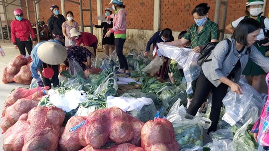 Trong 24 giờ, người dân Bà Rịa - Vũng Tàu giải cứu gần 60 tấn nông sản Hải Dương - Ảnh 1.