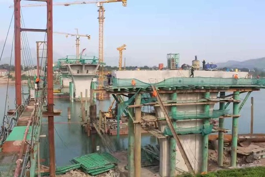 Nổ lớn tại công trường cầu Hòa Bình 2, một người tử vong - Ảnh 1.