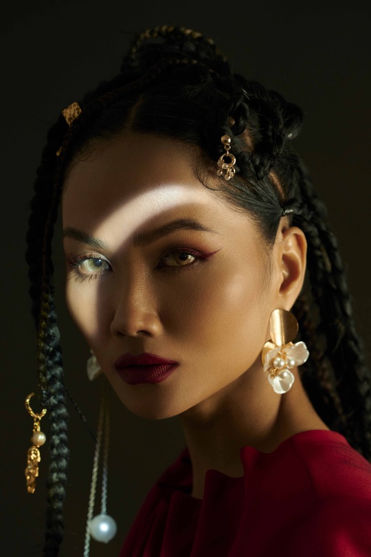 Giải mã hashtag về phụ nữ trong bộ ảnh mới của Hoa hậu H’Hen Niê - Ảnh 9.