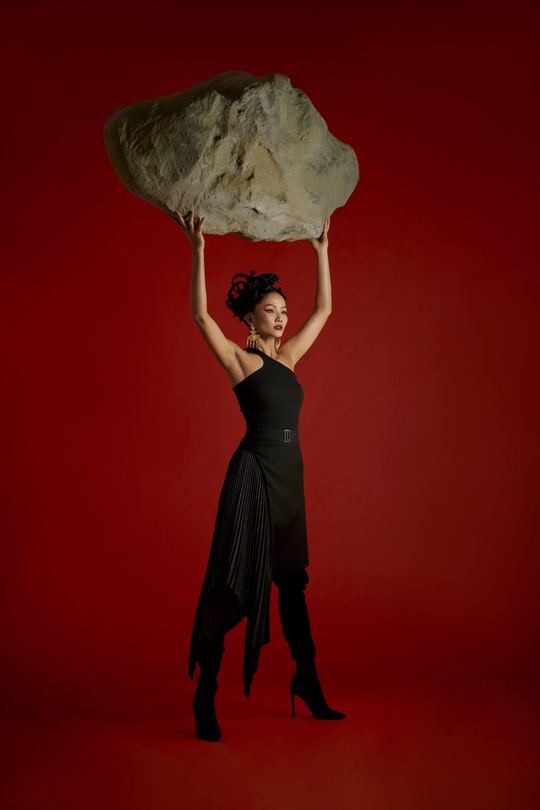 Giải mã hashtag về phụ nữ trong bộ ảnh mới của Hoa hậu H’Hen Niê - Ảnh 5.