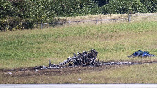 Máy bay Nga rơi và gãy làm đôi, 15 người thiệt mạng - Ảnh 3.