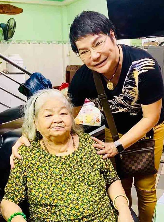 Mẹ mất, nghệ sĩ Linh Tâm không thể về nước thọ tang - Ảnh 2.