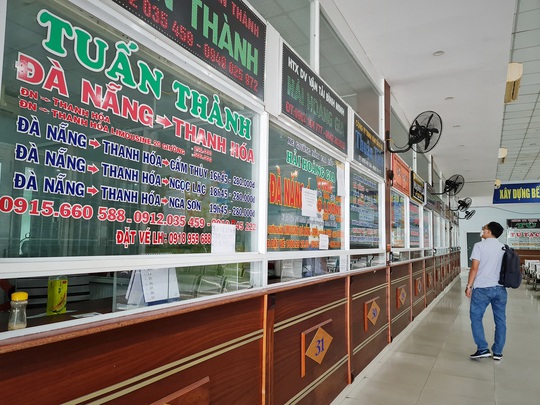Bến xe Trung tâm Đà Nẵng vắng tanh trong ngày đầu vận tải đường bộ liên tỉnh được nối lại - Ảnh 5.