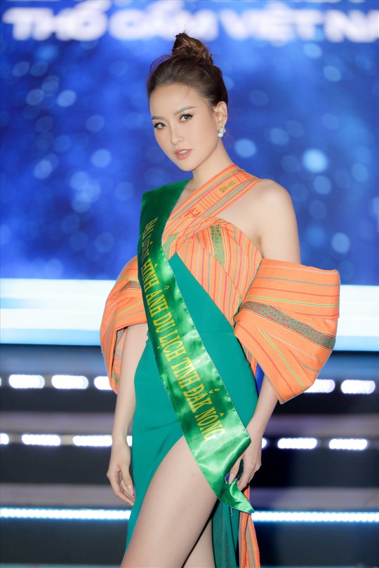 Hoa hậu Khánh Ngân tiết lộ lý do vội vã lên Đắk Nông - Ảnh 1.