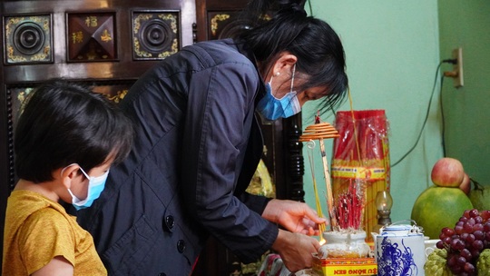 Chương trình “Tình thương cho em”: Nước mắt trẻ mồ côi - Ảnh 1.