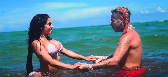 MV nhạc 18+ lên top 1 YouTube vì 3 phút toàn cảnh sốc - Ảnh 1.
