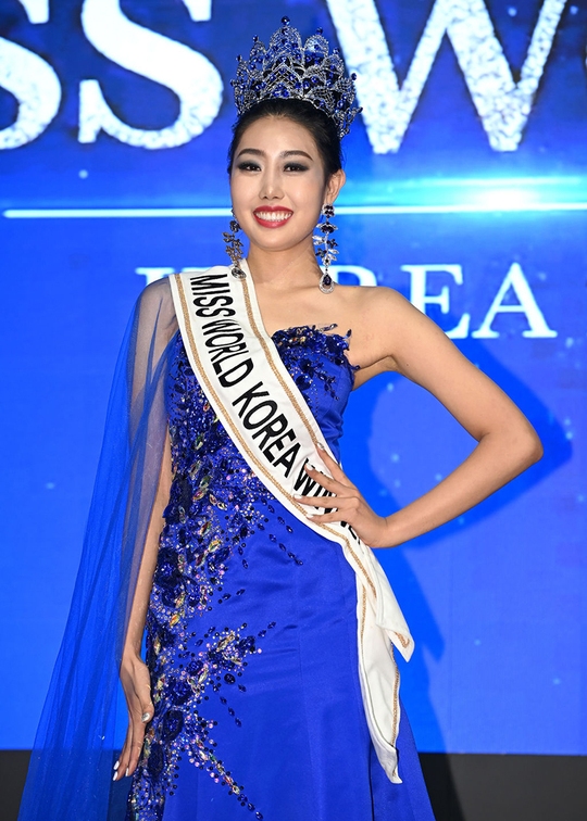 Nhan sắc bị chê của Hoa hậu Thế giới, Hoa hậu Hoàn vũ Hàn Quốc - Ảnh 1.