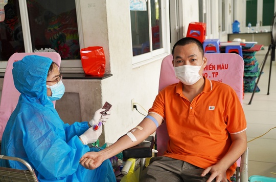 FPT hiến máu mùa dịch: “Những lúc thế này người bệnh mới thực sự cần đến mình” - Ảnh 3.