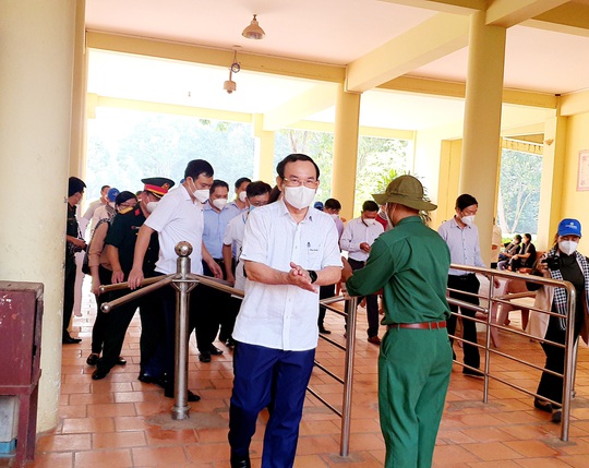 Bí thư Nguyễn Văn Nên cùng lực lượng tuyến đầu đi tour liên tỉnh đầu tiên - Ảnh 2.