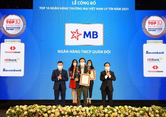  MB nằm trong Top 4 ngân hàng uy tín năm 2021 - Ảnh 1.