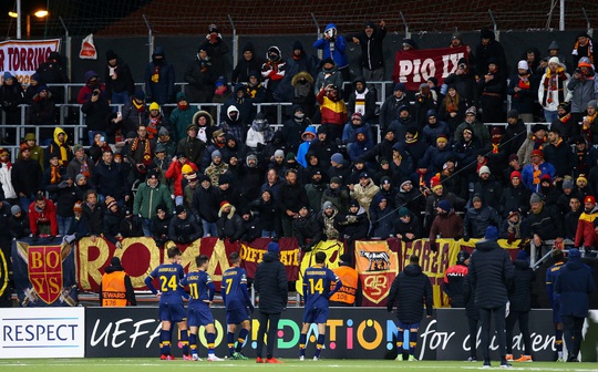 AS Roma thua thảm 1-6 ở Europa Conference League, Jose Mourinho bàng hoàng - Ảnh 7.