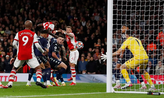 Hạ gục Aston Villa, Arsenal áp sát Top 6 Ngoại hạng Anh - Ảnh 2.