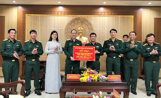 Bộ Tư lệnh TP Hồ Chí Minh hỗ trợ 200 triệu đồng cho Quảng Bình chống dịch Covid-19 - Ảnh 1.
