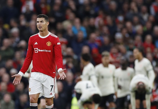 Ronaldo bị chê tơi bời sau trận thảm bại trước Liverpool - Ảnh 9.