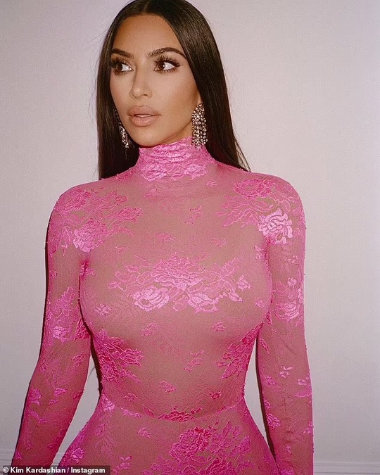 Kẻ rình rập Kim Kardashian lại bị bắt bên ngoài nhà cô - Ảnh 2.