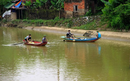 Bé trai 8 tuổi mất tích bí ẩn: Thi thể phát hiện cách nhà khoảng 3 km - Ảnh 1.