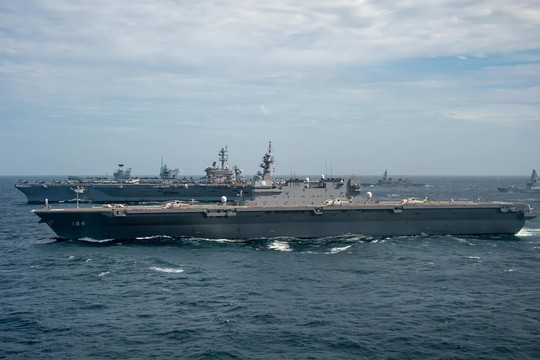 Mỹ, Nhật tập trận đảm bảo an ninh hàng hải trên biển Đông - Ảnh 1.