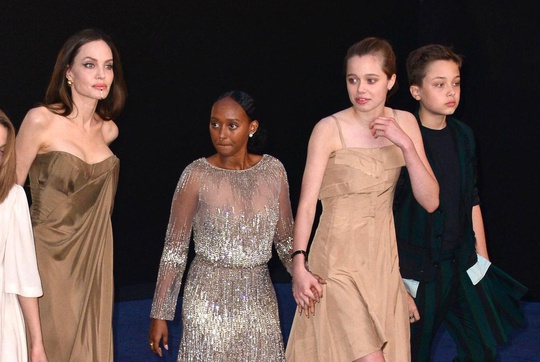 Con gái Angelina Jolie cao ngang ngửa mẹ, ra dáng thiếu nữ ở tuổi 15 - Ảnh 2.