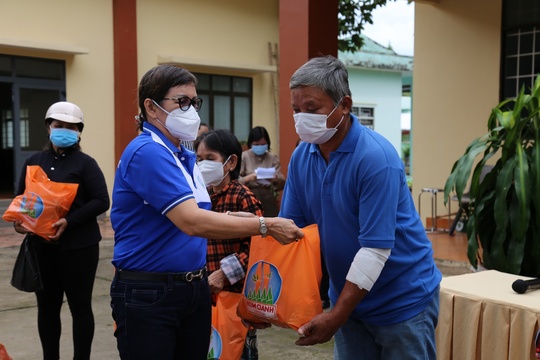 Quỹ Từ thiện Kim Oanh hỗ trợ người nghèo tỉnh Bình Dương vượt qua khó khăn đại dịch - Ảnh 3.