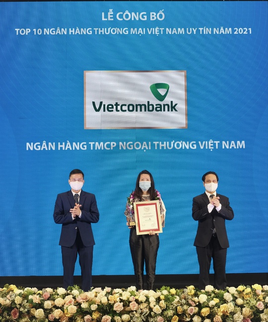 Vietcombank dẫn đầu Top 10 ngân hàng thương mại uy tín năm 2021 - Ảnh 2.