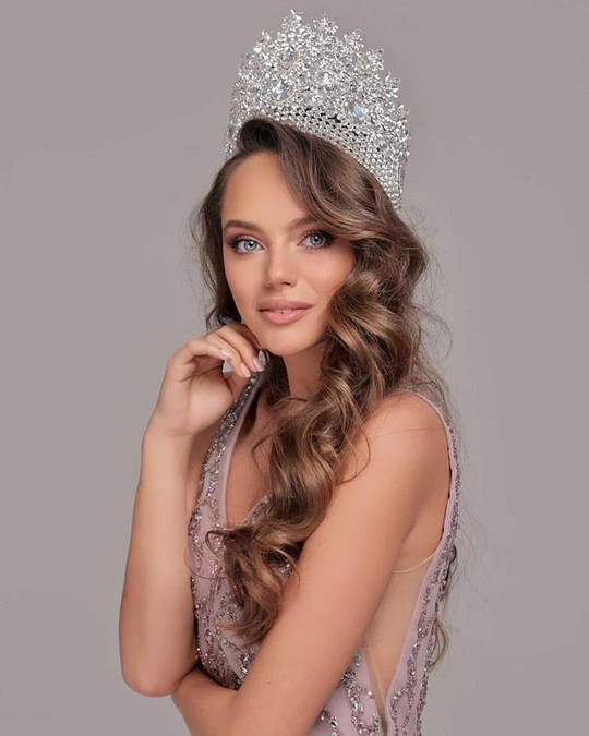 Ca sĩ trẻ đăng quang Hoa hậu Hoàn vũ Bulgaria 2021 - Ảnh 2.