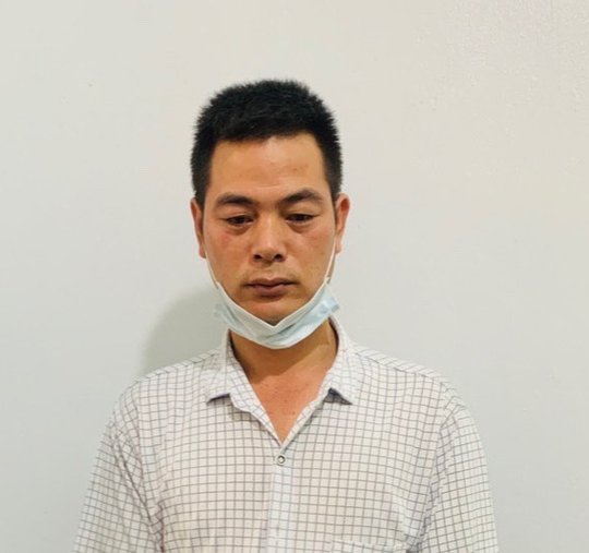 Hé lộ nguyên nhân chồng đâm chết vợ, bị thương bố vợ ngay tại tòa án - Ảnh 1.