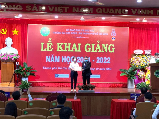Thủ khoa thích nuôi chuột, nhện và thằn lằn - Ảnh 1.