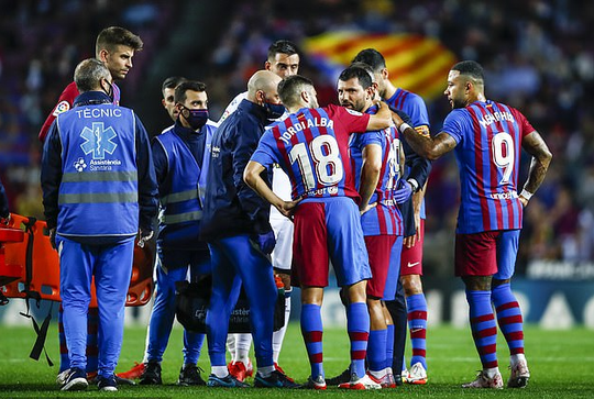 Sergio Aguero nhập viện khẩn cấp ngày chào sân Nou Camp - Ảnh 3.